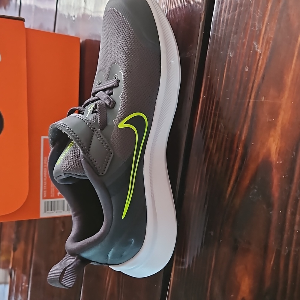 Brand New Nike boys size 1